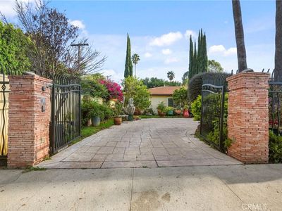 18760 Wells Dr, Tarzana, CA, 91356