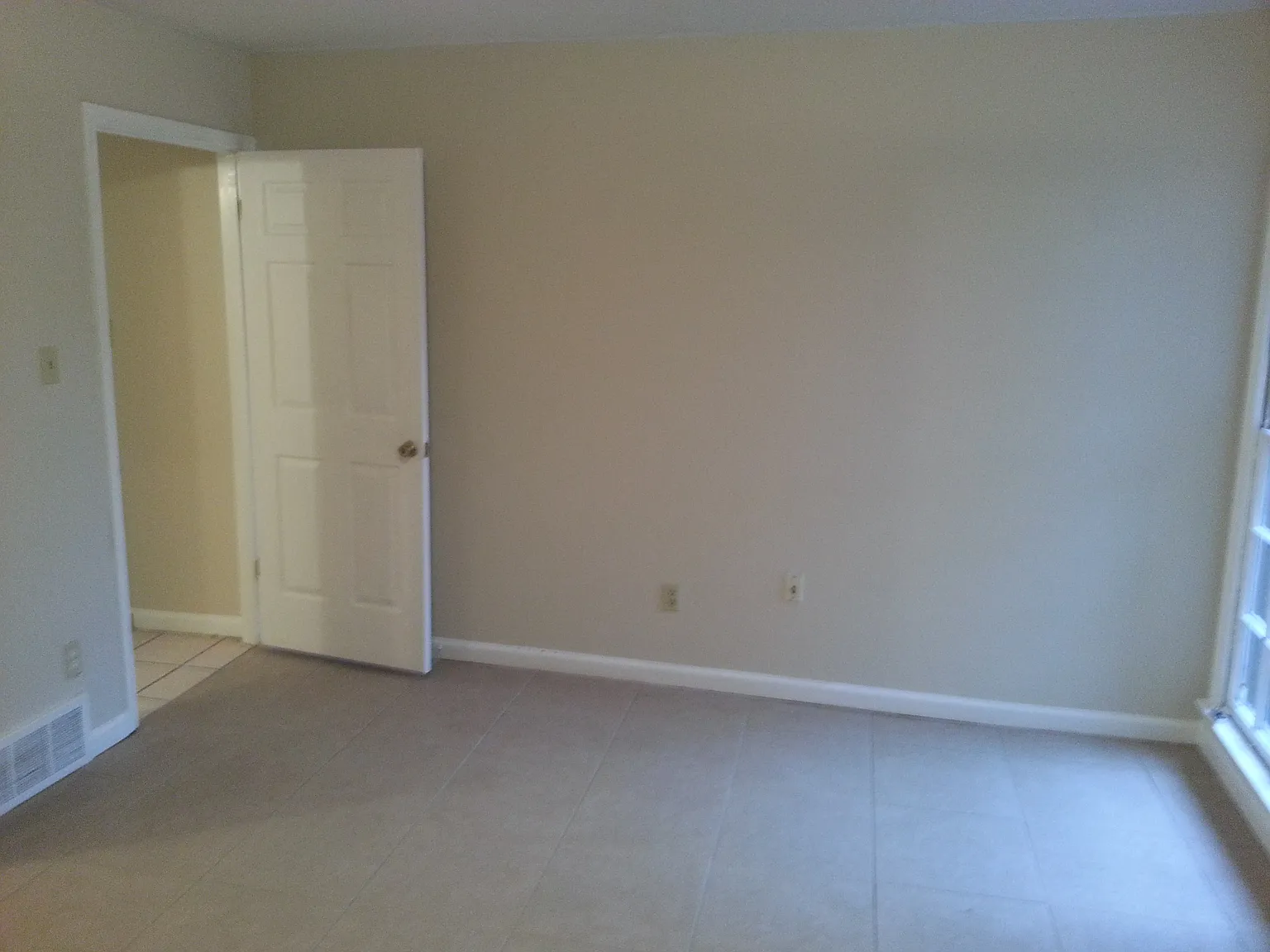 2 bed, 2.5 bath, 1400 sqft, $1,200 — Photo 3