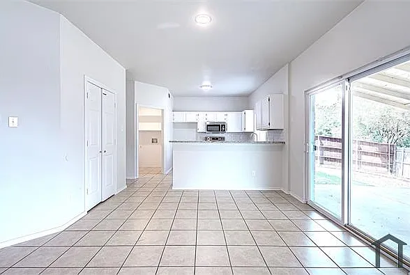 4 bed, 2100 sqft, $2,795 — Photo 1