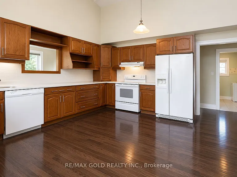 14611 Bramalea Rd — Photo 6