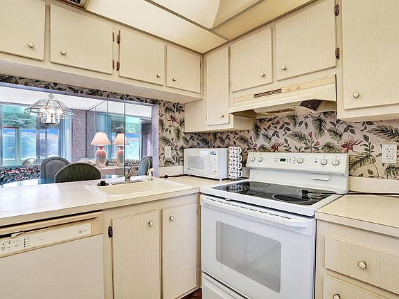 3rd image of 9450 Poinciana Place #310