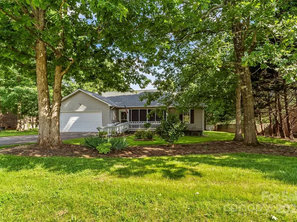 1876 Summerfield Cir, Conover, NC 28613
