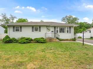 19 Woodland Rd, Spotswood, NJ 08884
