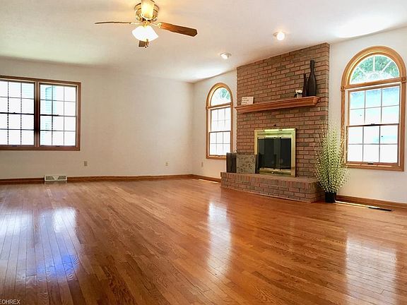 3rd image of 1136 Sturbridge Dr