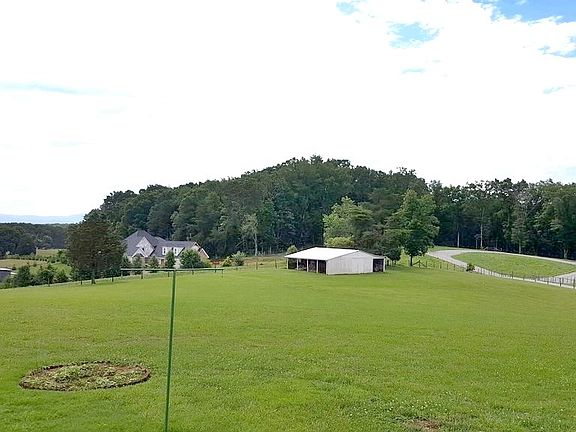 3rd image of 182 Berry Dr