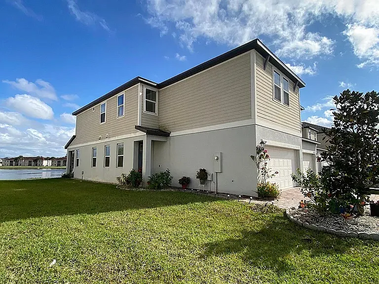 3 bed, 2.5 bath, 2200 sqft, $2,650 — Photo 2