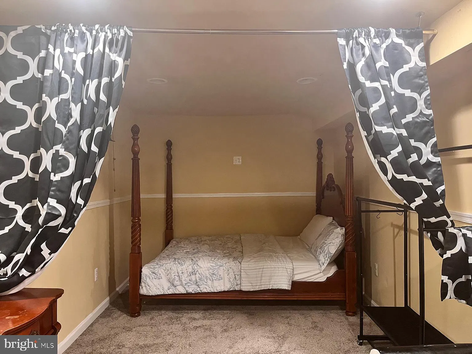 1 bed, 1.0 bath, 2288 sqft, $1,400 — Photo 3