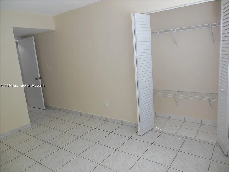 1350 W 53rd St #8 — Photo 6