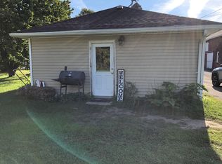 122 1/2 W Mill St, Colon, MI 49040