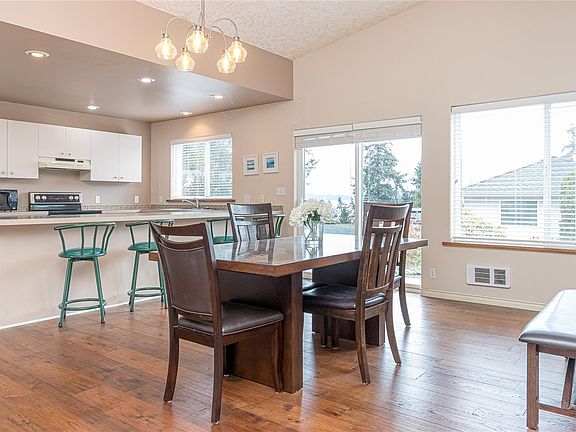 5th image of 3043 Raymur Pl