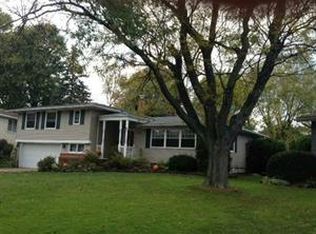 30 Heathwood Rd, Williamsville, NY 14221