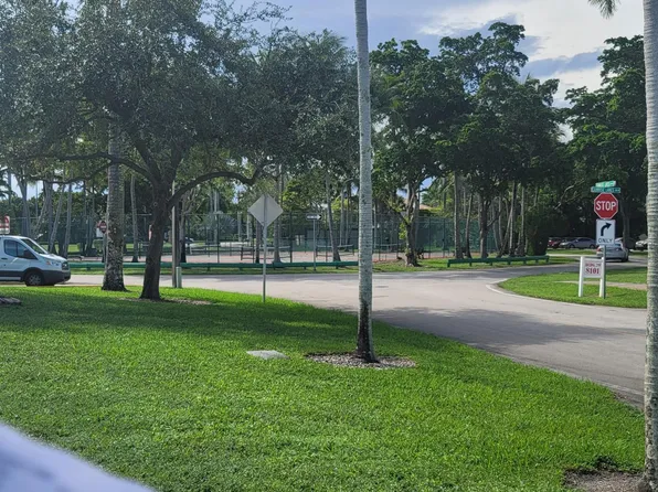 8060 N Sunrise Lakes Drive # 305, Sunrise, FL 33322