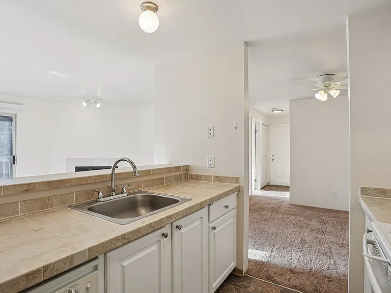 Poplar Lane Apartments — Photo 10