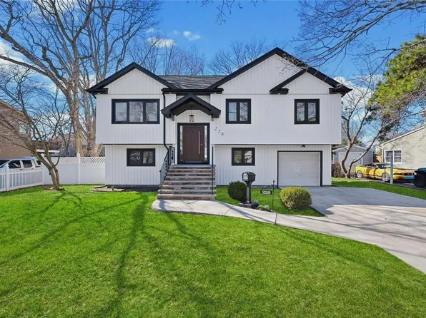 228 Norma Avenue, West Islip, NY 11795