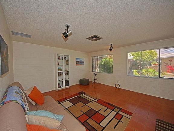 3rd image of 529 N Stewart Ave