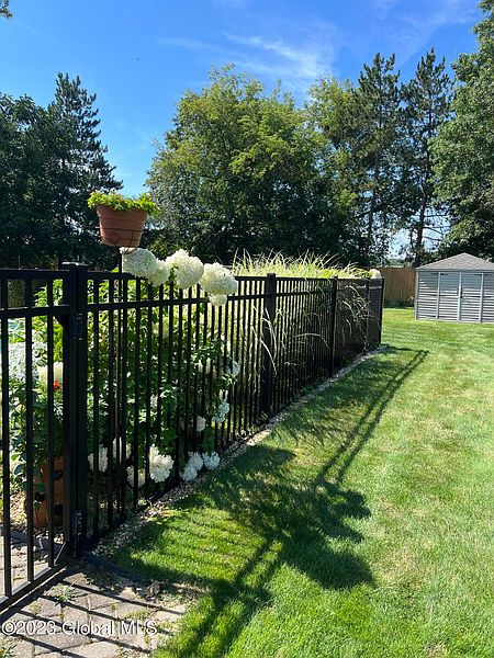 5th image of 28 Damask Drive