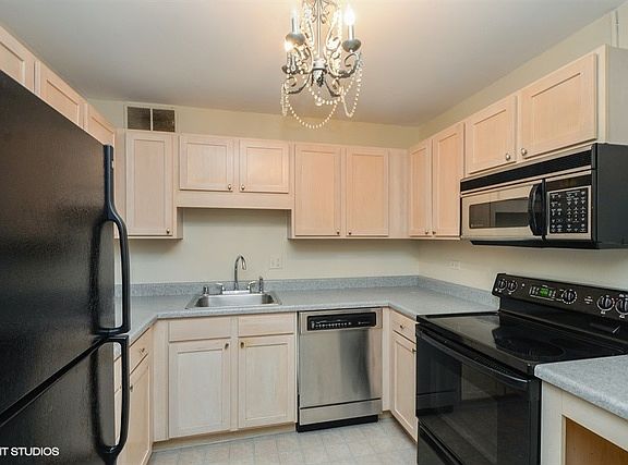 4th image of 211 E Ohio St APT 1216