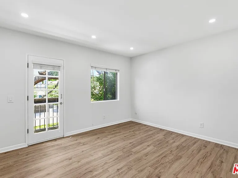 13025 W Moorpark St #101 — Photo 30