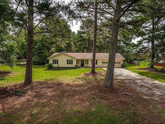 3rd image of 490 Southmoor Cir