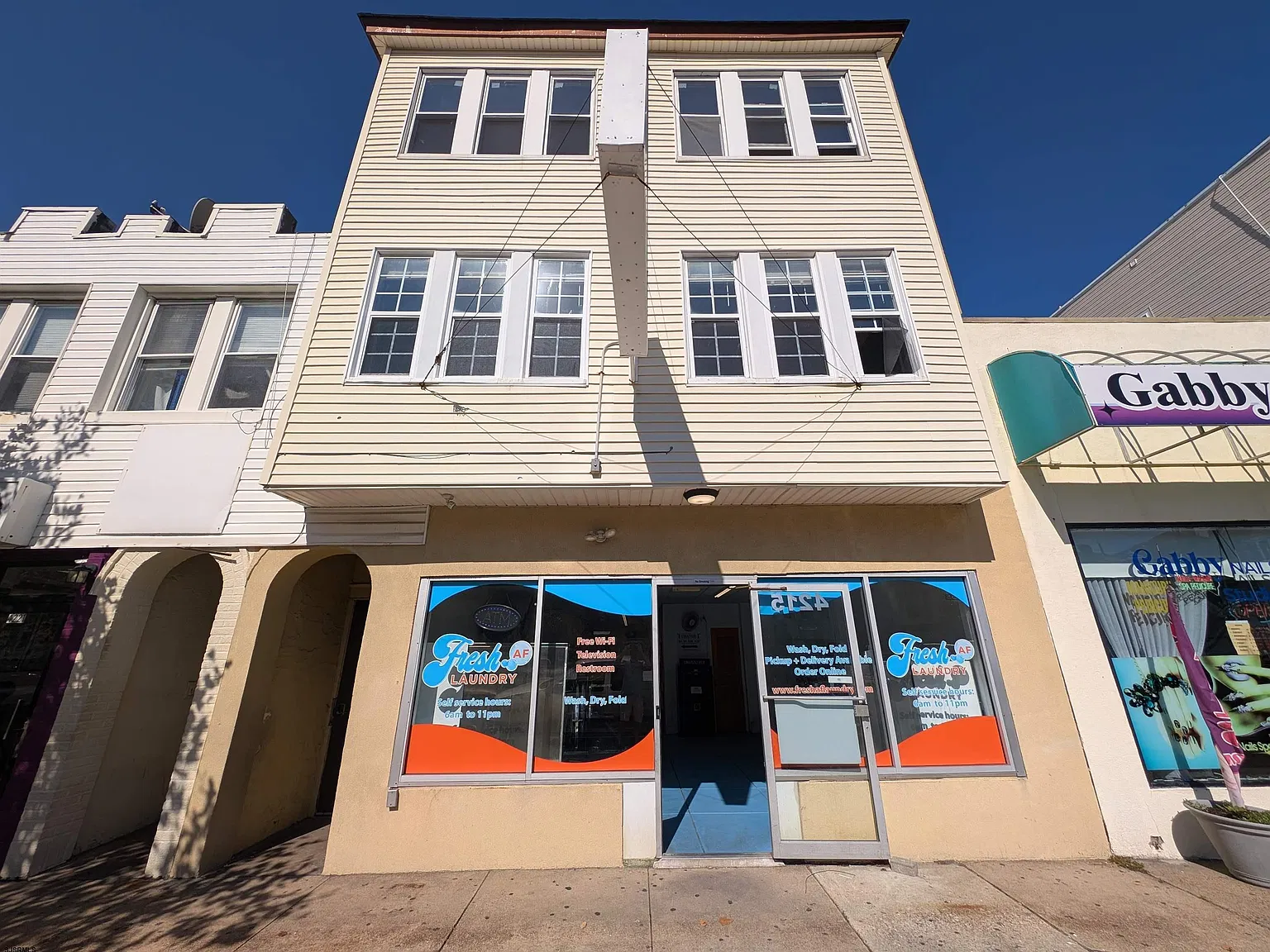 2 bed, 1.0 bath, $1,800 — Photo 1