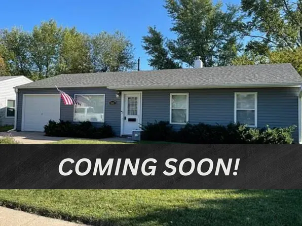 1321 Mayper Dr, Carter Lake, IA 51510