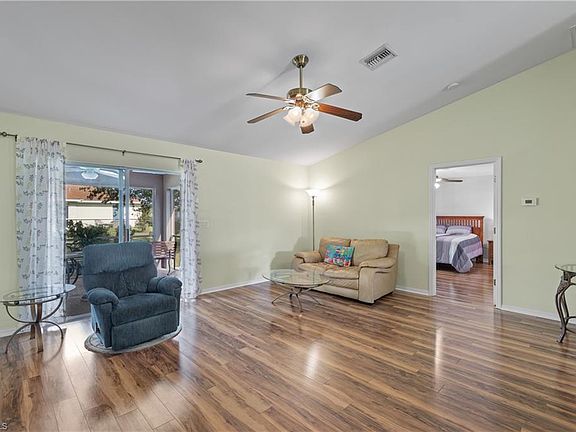3rd image of 527 NE 5th Ct