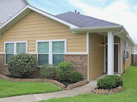 3rd image of 1606 Claremont Garden Cir