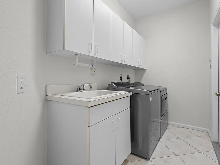 7835 NW 78th Ave — Photo 14