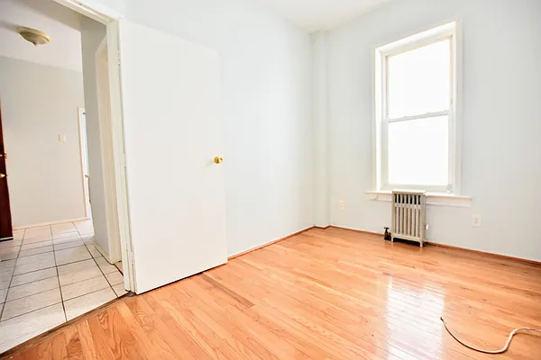 Rented by Dakis Group LLC | media 15