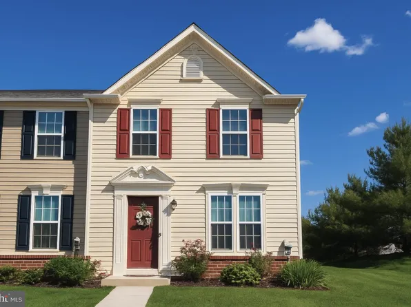 37 Erie Pl, Falling Waters, WV 25419
