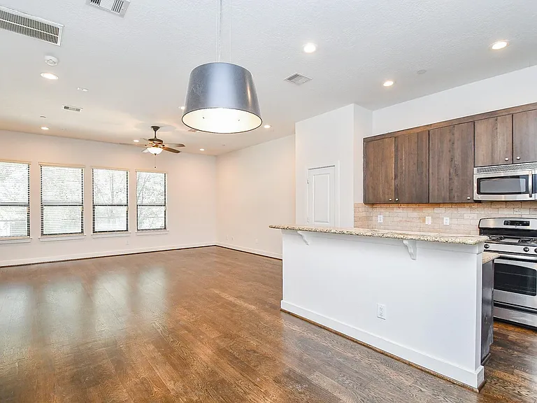 2422 Navigation Blvd #A — Photo 8