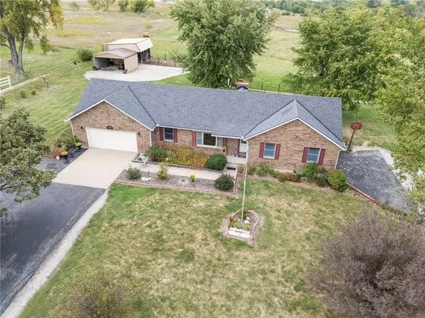 14934 Fairmount Rd, Basehor, KS 66007