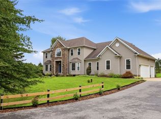 9555 S Brown Rd, Chardon, OH 44024