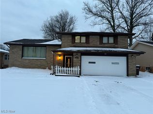 2207 Oaklawn Dr, Parma, OH 44134