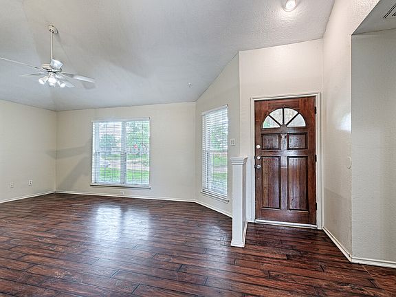 5th image of 502 Clover Ct