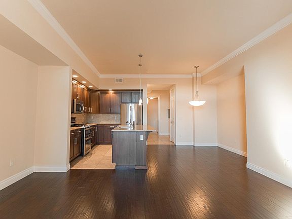 3rd image of 1120 N Delaware St Unit 302