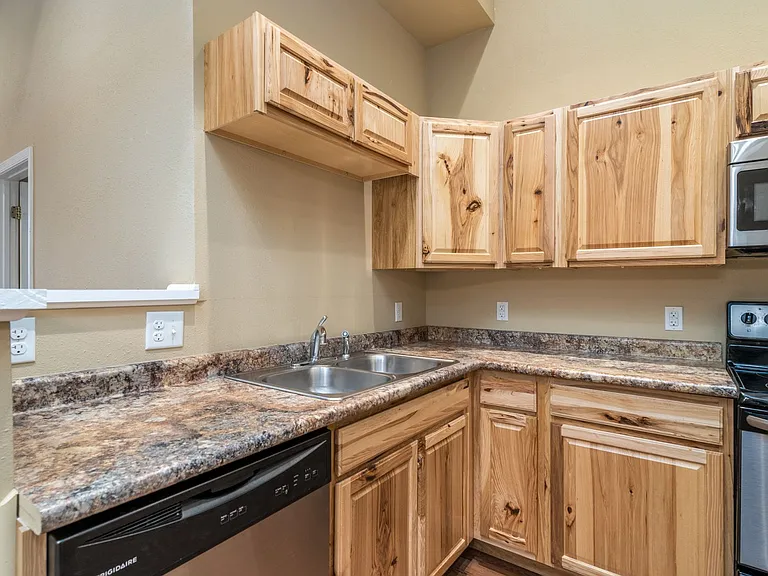 308 Demers - Residential — Photo 8