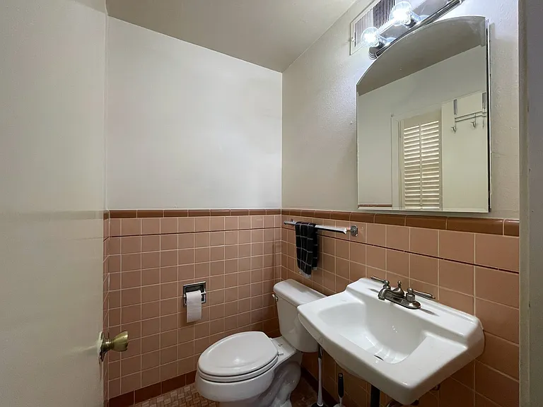 1004 Cottonwood St — Photo 14
