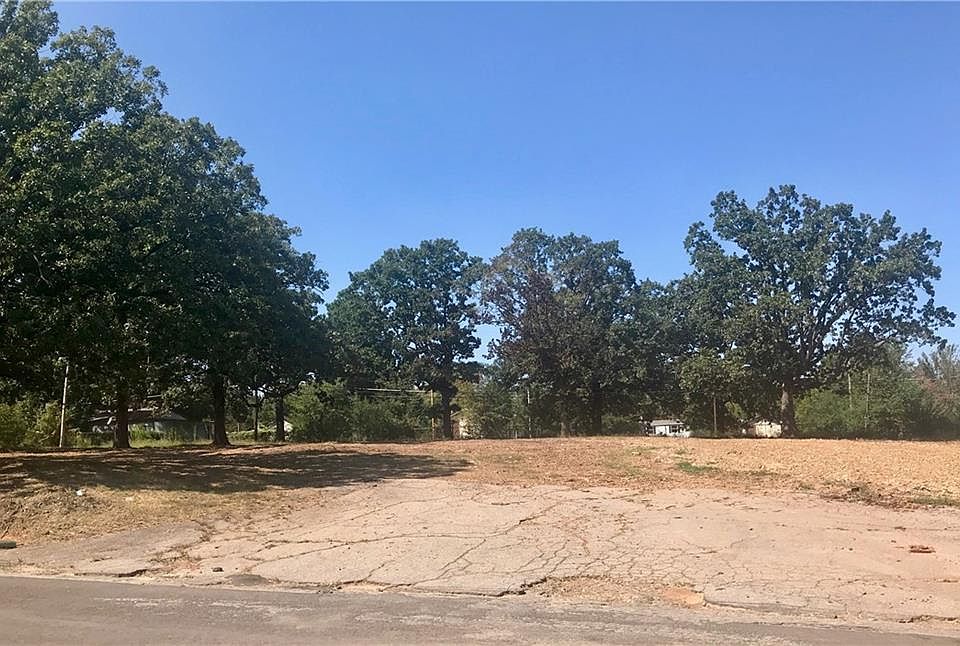 1st image of 404 W Avenue I