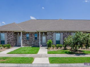 1415 Pelican Club Dr, Baton Rouge, LA 70820