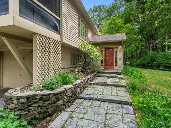 9 Pavillion Road, Amherst, NH 03031