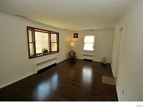 5th image of 951 Stoneleigh Ave