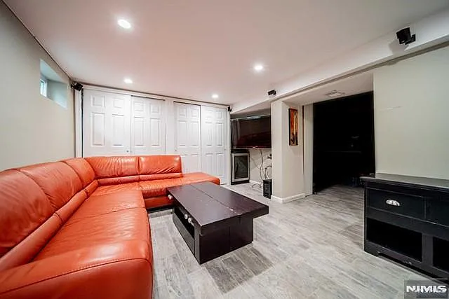 66 Short Pl — Photo 12