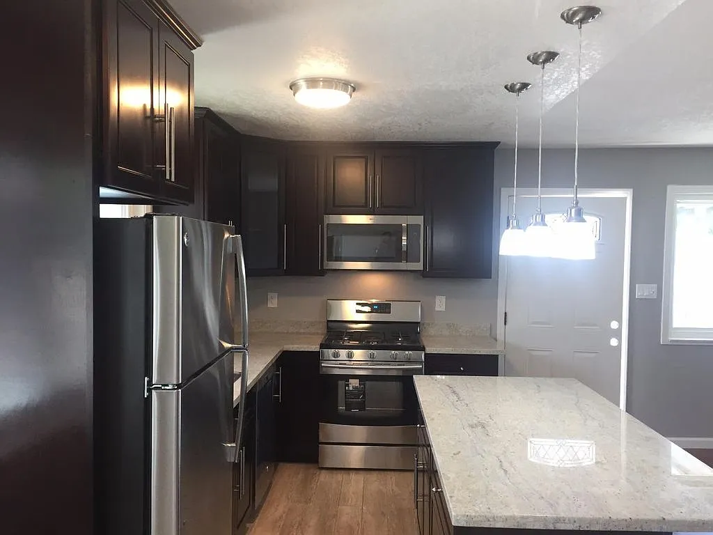 2 bed, 1.0 bath, 798 sqft, $2,750 — Photo 2