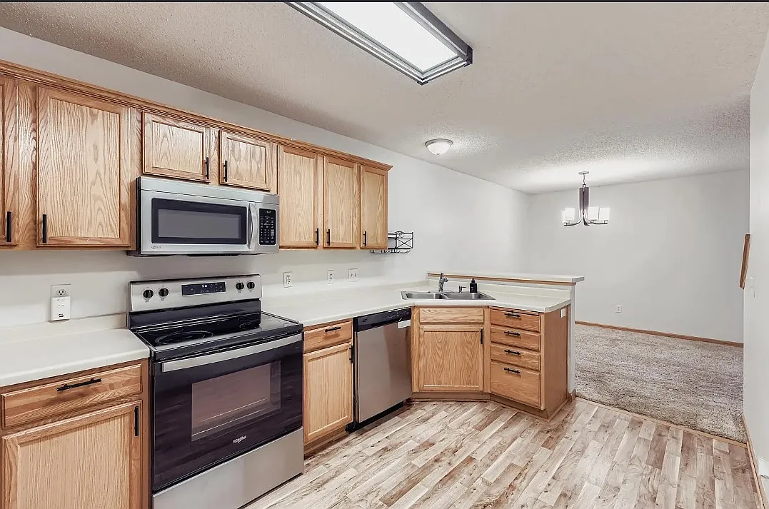 2 bed, 1438 sqft, $2,230 — Photo 3