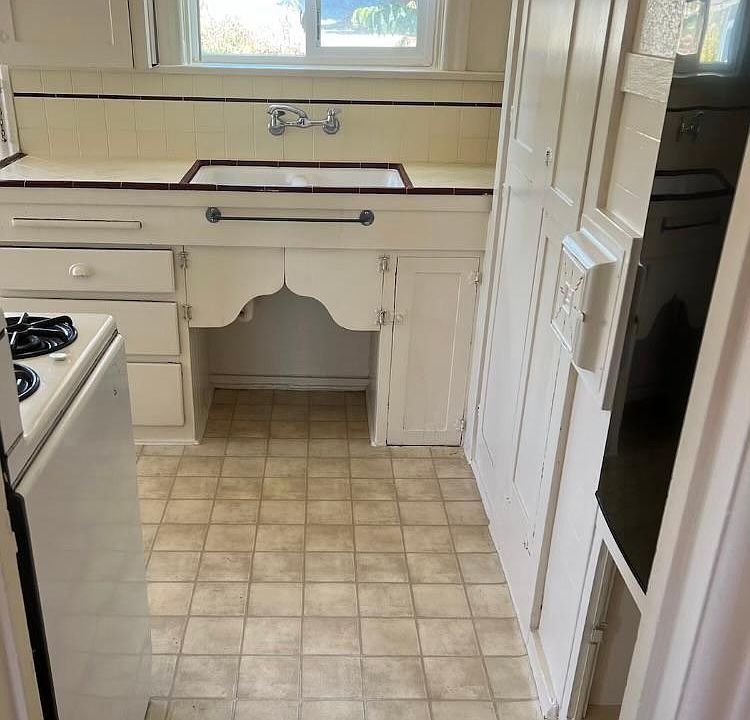 2nd image of 531 Olive St