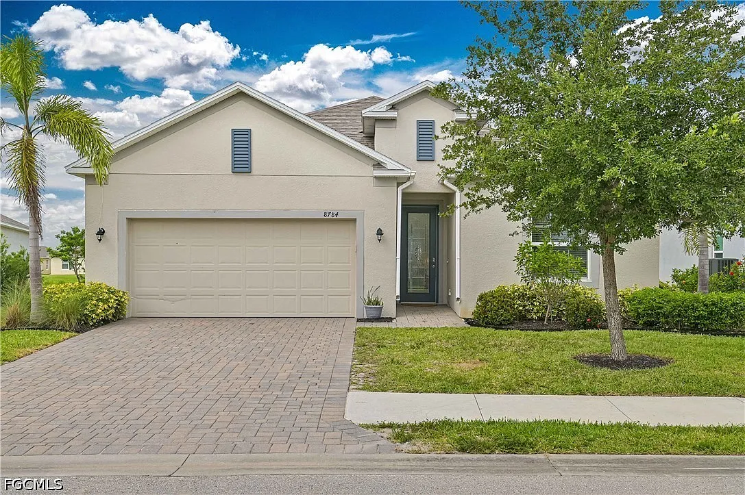 4 bed, 2.0 bath, 2156 sqft, $2,600 — Photo 1