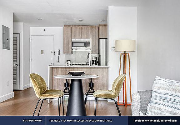 5th image of 311 W 50th St APT 2L