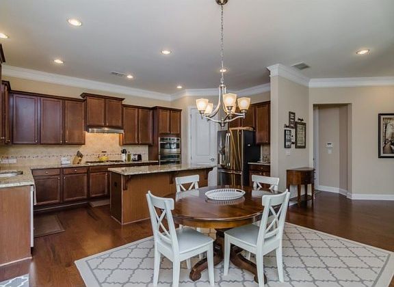 3rd image of 4525 Summersweet Dr