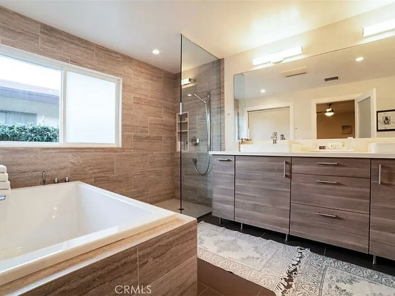 1530 Marine Ave — Photo 17